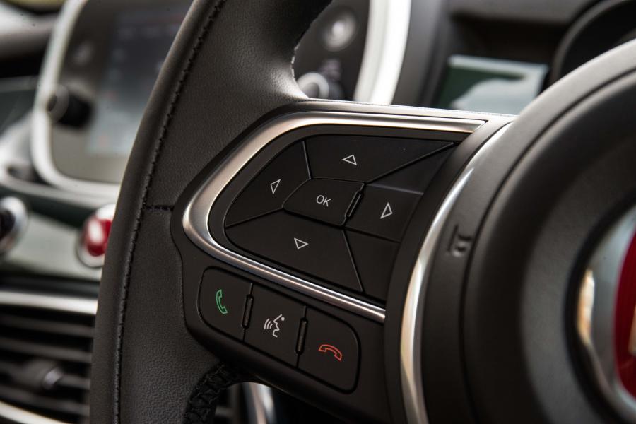 Детали интерьера Fiat 500X Cross (334) 2018 года  (UK) (фото 29 из 47)